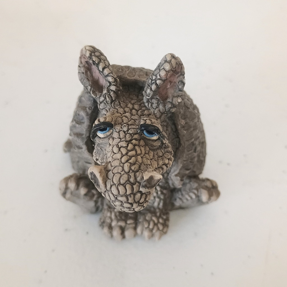 Vintage Dougs Animations Gray Armadillo Figurine Resin - Picture 2 of 9